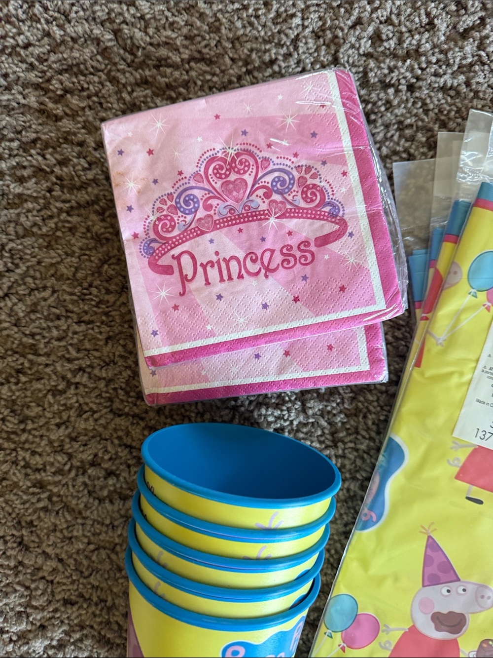 Peppa Pig Party Tableware Set in Yellow, Pink & Blue - Picture 8 of 8